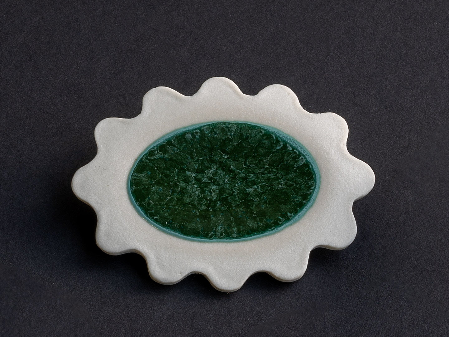 Porseleinen broche groen