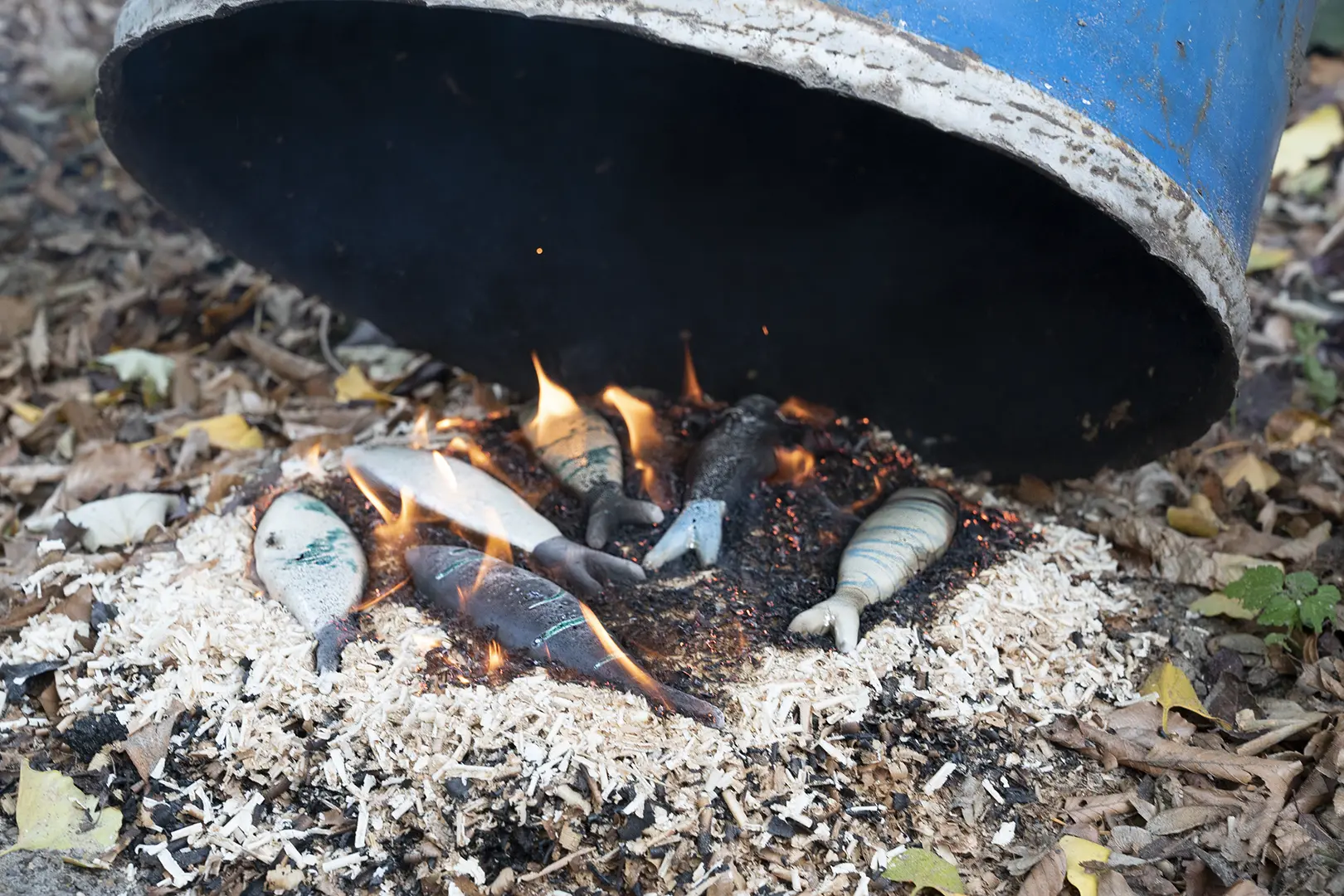 Raku in afgesloten ton voor rookontwikkeling